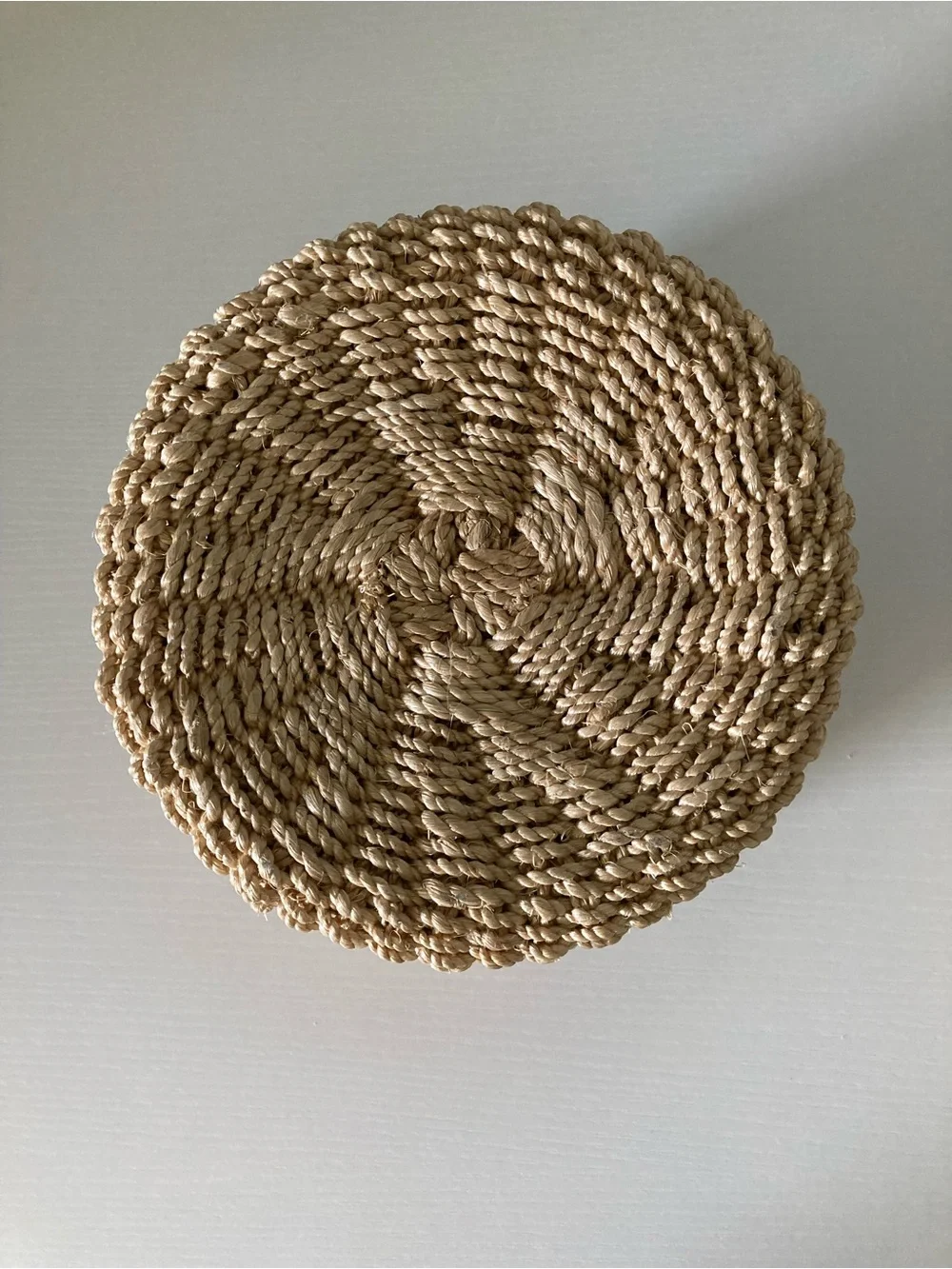Wicker basket with cover